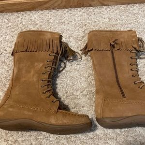 Don’t miss these! Like new, great price! Warm lined Moccasin style winter boots